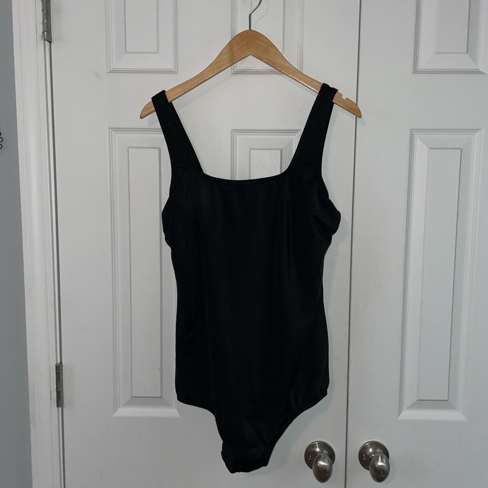 🖤✨ Lands End swimsuit!